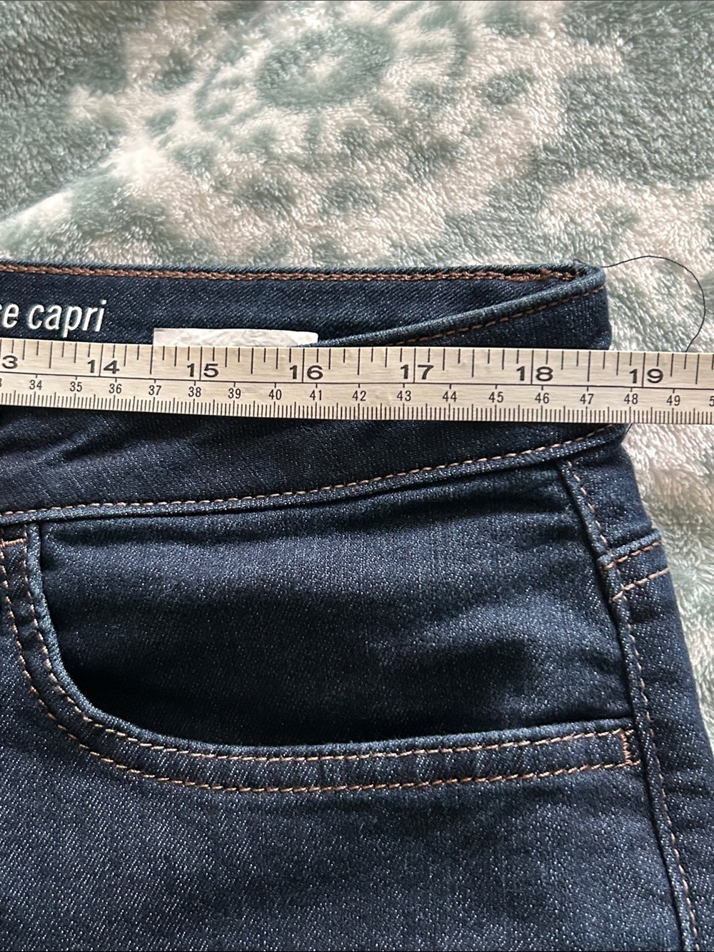 Lee Riders Mid-Rise Capri Jeans - Picture 8 of 8